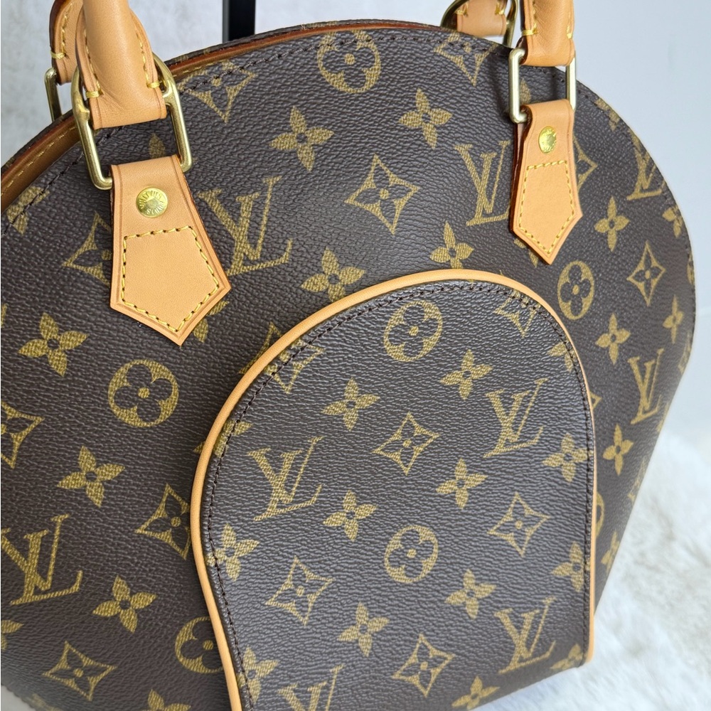 Authenticated Louis Vuitton MM Ellipse Monogram Handbag COA included - Picture 3 of 13